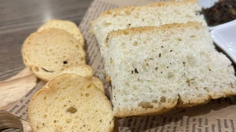 Bánh mì nguyên cám hay bánh mì trắng tốt cho đường ruột hơn? - Báo TinVina