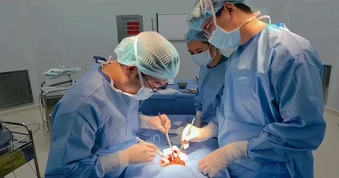 Báo động đỏ cứu tinh hoàn cho bé trai sau cú va chạm