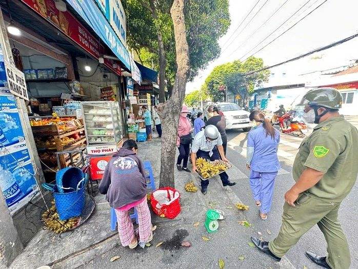 Bất ngờ với hình ảnh trước cổng Bệnh viện Đa khoa Thủ Đức TPHCM Bất ngờ với hình ảnh trước cổng Bệnh viện Đa khoa Thủ Đức TPHCM