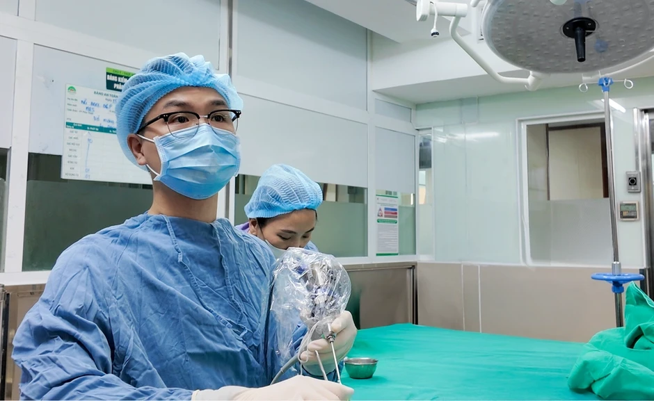 Bé 27 tháng tuổi có khối ăn mòn xương tai Bé 27 tháng tuổi có khối ăn mòn xương tai