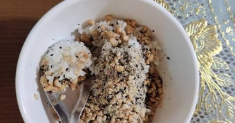 Bé 4 tuổi đột ngột tím tái phải cấp cứu khi đang ăn cơm muối vừng