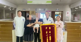 Bé 6 tháng tuổi nứt sọ, tụ máu não nguy kịch sau cú ngã từ trên giường