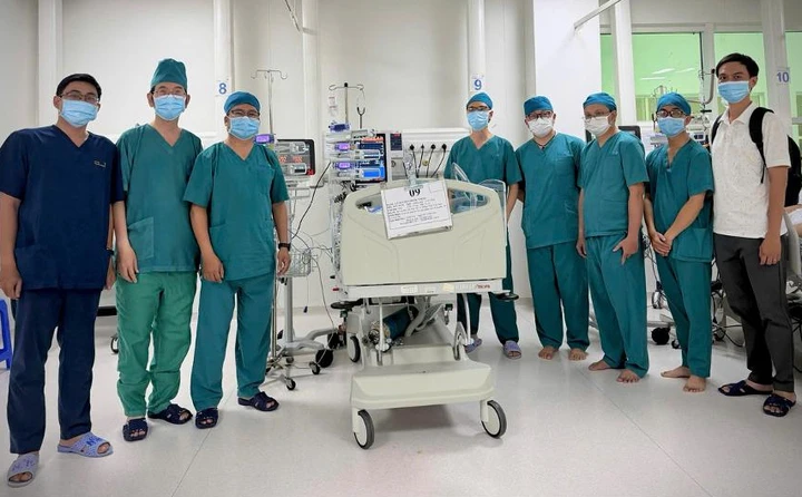 Bé 7 tháng tuổi nguy kịch vì xương lươn găm sâu hai bên phế quản Bé 7 tháng tuổi nguy kịch vì xương lươn găm sâu hai bên phế quản