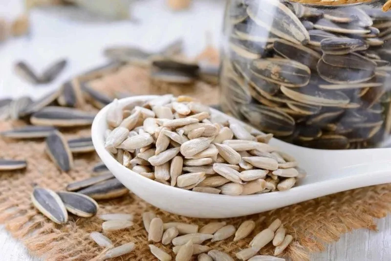Bé gái 1 tuổi suýt chết khi ăn hạt hướng dương, bác sĩ cảnh báo đến những gia đình có trẻ dưới 3 tuổi