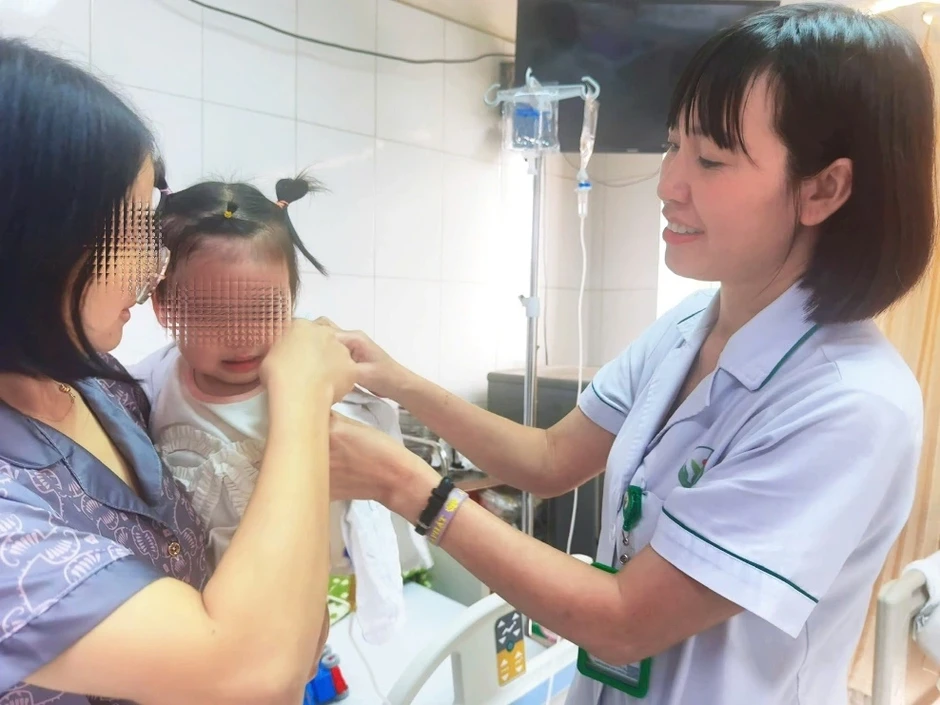 Bé gái 22 tháng tuổi tổn thương nghiêm trọng vùng mặt do chó cắn Bé gái 22 tháng tuổi tổn thương nghiêm trọng vùng mặt do chó cắn
