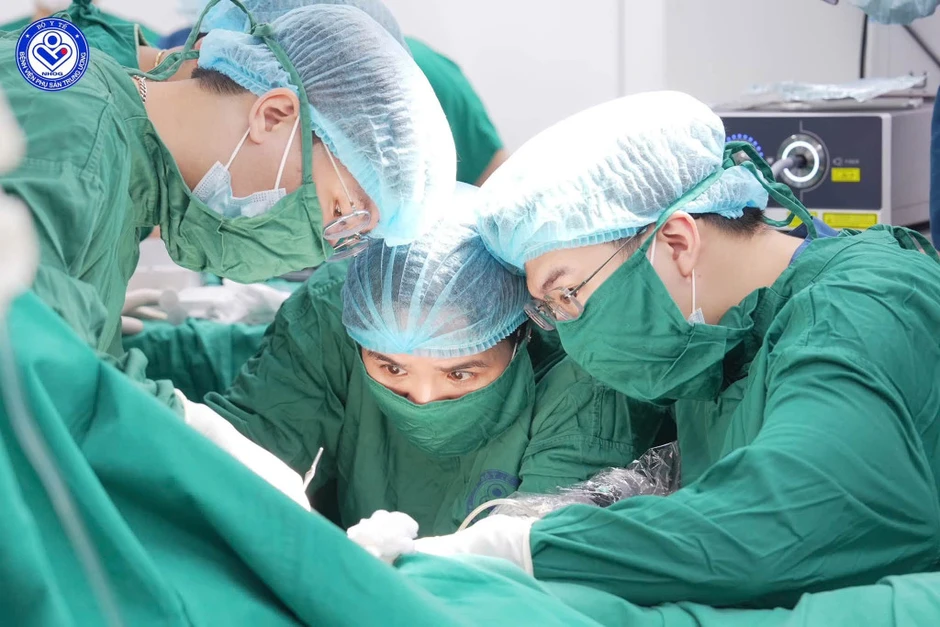 Bé gái 4 tuổi tiết dịch hôi vùng kín suốt 1 tháng, bác sĩ phát hiện 2 dị vật ở sâu bên trong Bé gái 4 tuổi tiết dịch hôi vùng kín suốt 1 tháng, bác sĩ phát hiện 2 dị vật ở sâu bên trong