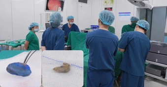 Bé gái 4 tuổi tiết dịch hôi vùng kín suốt 1 tháng, bác sĩ phát hiện 2 dị vật ở sâu bên trong