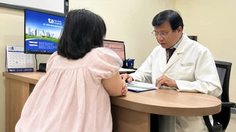 Bé gái béo phì mắc 4 bệnh cùng lúc - Báo TinVina