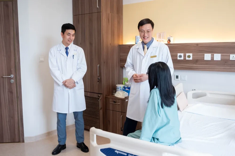 Bé gái có xương cột sống cong 110 độ lấy lại tự tin sau phẫu thuật tại Vinmec Smart City Bé gái có xương cột sống cong 110 độ lấy lại tự tin sau phẫu thuật tại Vinmec Smart City