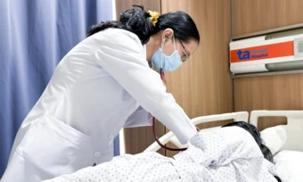 Bé gái đồng nhiễm vi khuẩn và nấm gây loét miệng - Báo TinVina