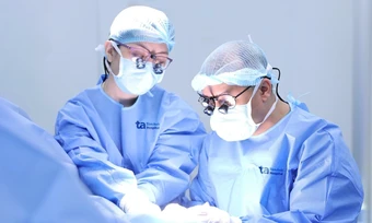 Bé trai bị phình đại tràng bẩm sinh - Báo TinVina
