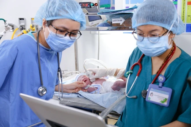 Bé trai chào đời khỏe mạnh sau hành trình can thiệp tim bào thai phức tạp Bé trai chào đời khỏe mạnh sau hành trình can thiệp tim bào thai phức tạp