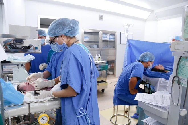 Bé trai chào đời khỏe mạnh sau hành trình can thiệp tim bào thai phức tạp Bé trai chào đời khỏe mạnh sau hành trình can thiệp tim bào thai phức tạp