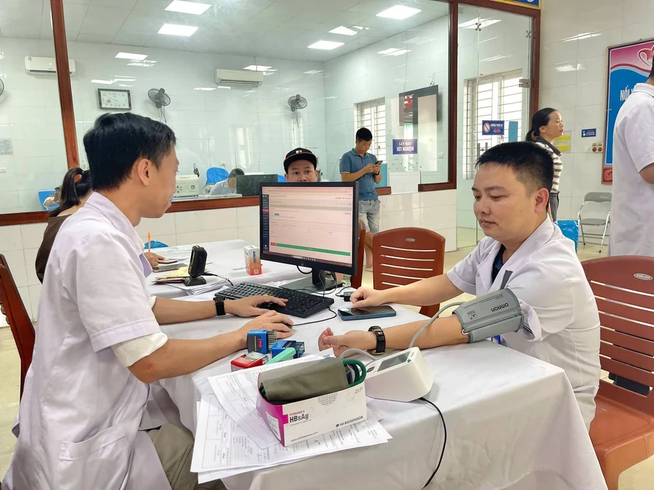 Bé trai lớp 3 bị cổng đè đứt tay: Hàng trăm người sẵn sàng hiến máu