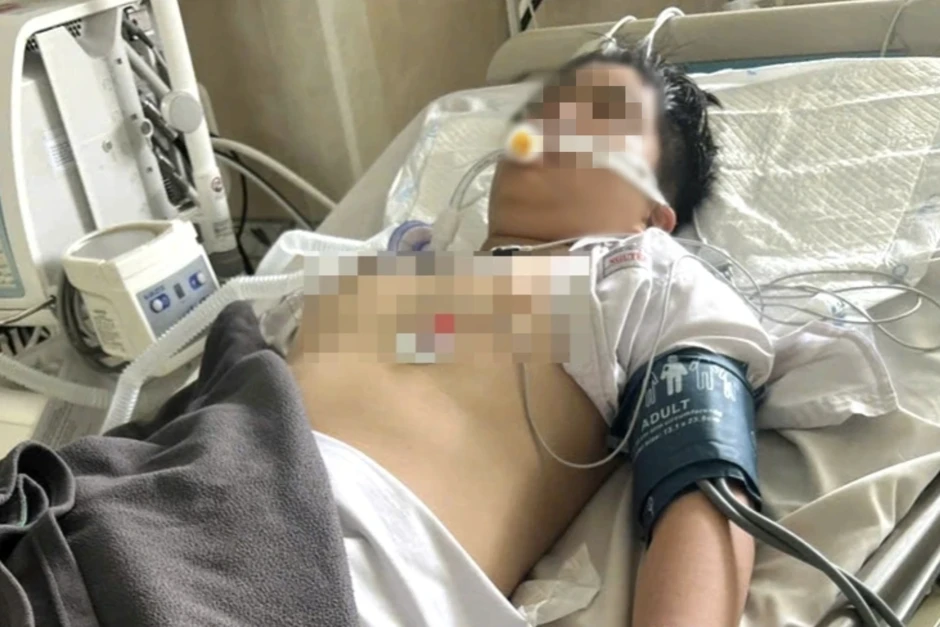 Bé trai lớp 8 tự tử sau nhiều lần bị "đánh hội đồng" nguy cơ di chứng não Bé trai lớp 8 tự tử sau nhiều lần bị "đánh hội đồng" nguy cơ di chứng não