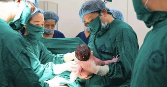 Bé trai nặng 4kg “xông đất” Bệnh viện Phụ sản Trung ương cơ sở 2