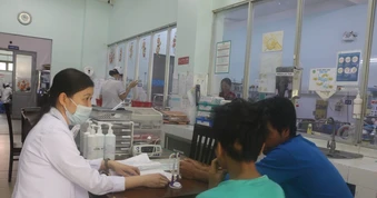 Bé trai nguy kịch vì tăm tre đâm thủng tim, tràn mủ màng tim hiếm gặp