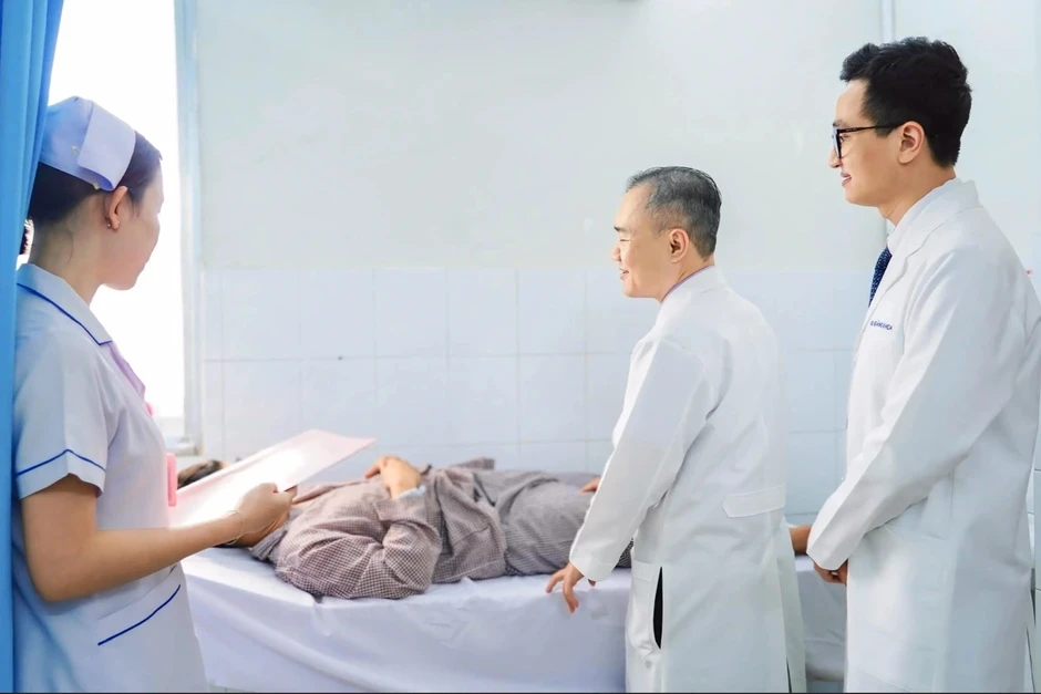 Bé trai ở TPHCM bỗng đau dữ dội vùng kín lúc rạng sáng, suýt mất tinh hoàn
