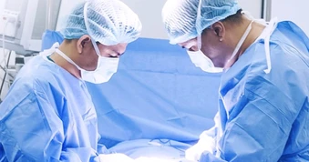 Bé trai ở TPHCM bỗng đau dữ dội vùng kín lúc rạng sáng, suýt mất tinh hoàn
