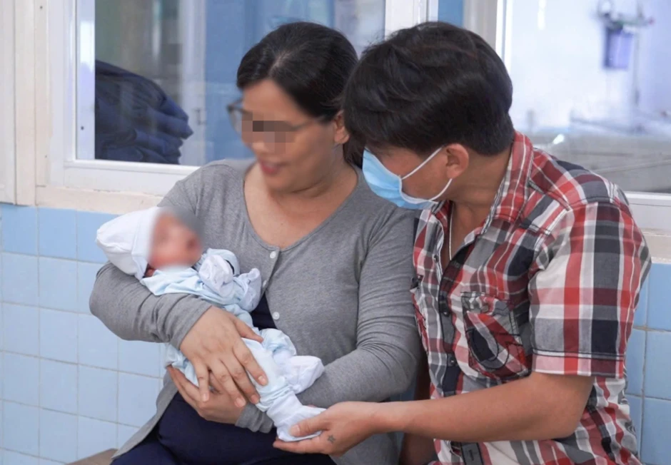 Bé trai ở TPHCM mắc căn bệnh hiếm gặp, vừa sinh ra đã có "vảy cá" Bé trai ở TPHCM mắc căn bệnh hiếm gặp, vừa sinh ra đã có "vảy cá"