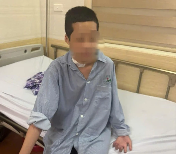Bé trai thoát nguy kịch sau đuối nước nhờ được ép tim kịp thời Bé trai thoát nguy kịch sau đuối nước nhờ được ép tim kịp thời