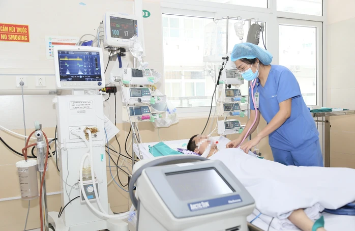 Bé trai thoát nguy kịch sau đuối nước nhờ được ép tim kịp thời Bé trai thoát nguy kịch sau đuối nước nhờ được ép tim kịp thời