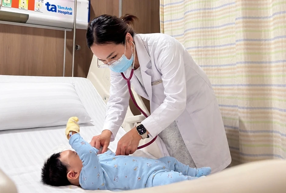 Bé trai viêm mô tế bào do độc tố kiến ba khoang - Báo TinVina Bé trai viêm mô tế bào do độc tố kiến ba khoang - Báo TinVina