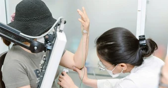 Bệnh lý thần kinh cơ gây hàng loạt tình trạng phức tạp: Chẩn đoán thế nào?
