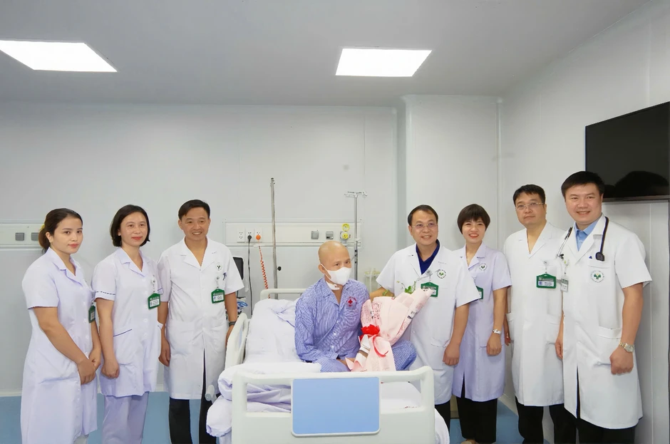 Bệnh nhân 49 tuổi mắc ung thư máu được ghép tế bào gốc thành công Bệnh nhân 49 tuổi mắc ung thư máu được ghép tế bào gốc thành công