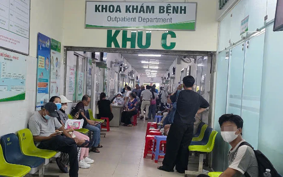 Bệnh nhân BHYT ngơ ngác vì còn thời gian nhưng đã hết số khám Bệnh nhân BHYT ngơ ngác vì còn thời gian nhưng đã hết số khám