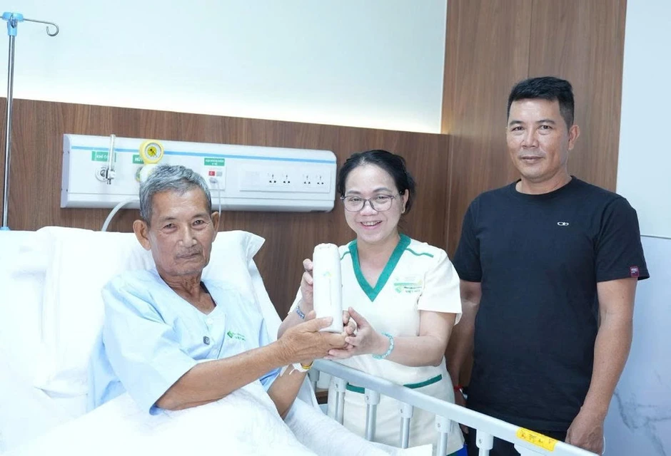 Bệnh nhân Campuchia vượt hàng trăm km sang Việt Nam cấp cứu viêm túi mật Bệnh nhân Campuchia vượt hàng trăm km sang Việt Nam cấp cứu viêm túi mật