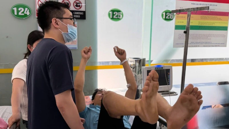 Bệnh nhân cấp cứu do nắng nóng tăng cao Bệnh nhân cấp cứu do nắng nóng tăng cao
