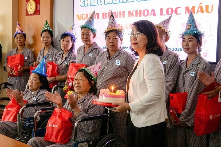 Bệnh nhân suy thận vỡ òa khi được làm điều "đầu tiên" sau 60 năm cuộc đời Bệnh nhân suy thận vỡ òa khi được làm điều "đầu tiên" sau 60 năm cuộc đời