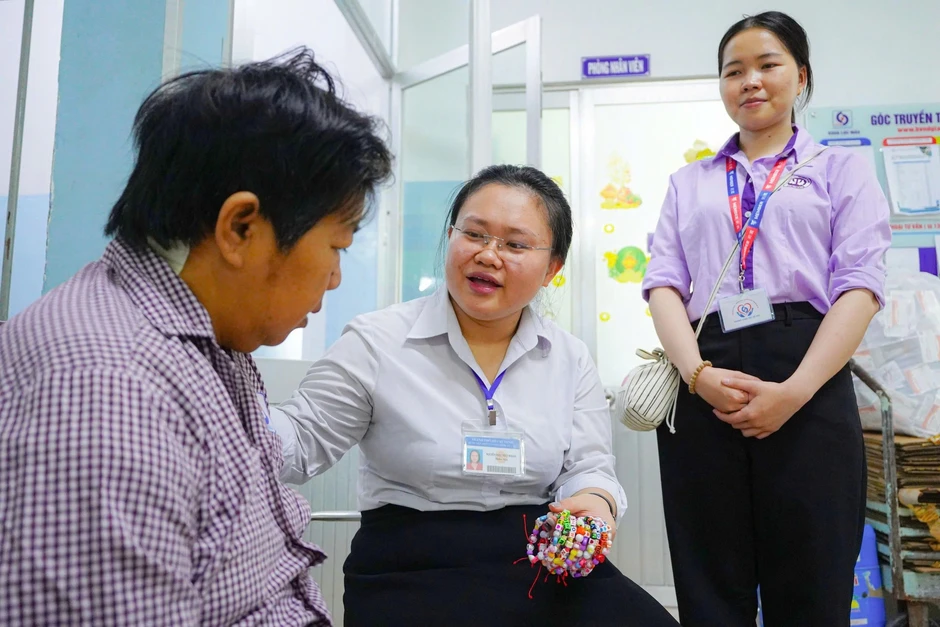 Bệnh nhân suy thận vỡ òa khi được làm điều "đầu tiên" sau 60 năm cuộc đời Bệnh nhân suy thận vỡ òa khi được làm điều "đầu tiên" sau 60 năm cuộc đời