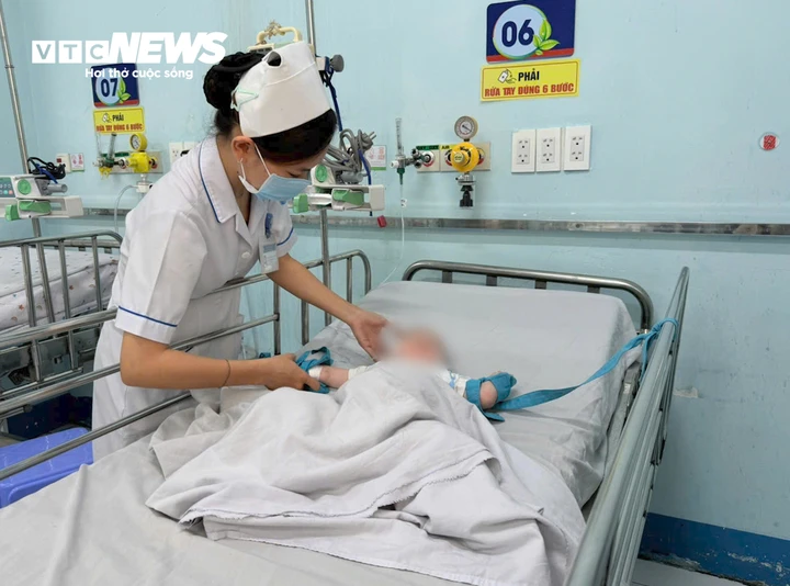 Bệnh tay chân miệng ở TP.HCM tăng mạnh, nhiều ca chuyển nặng Bệnh tay chân miệng ở TP.HCM tăng mạnh, nhiều ca chuyển nặng