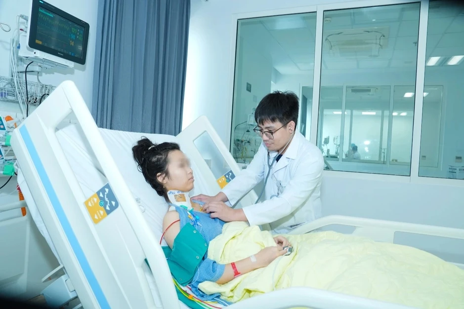 Bệnh viện Bạch Mai cơ sở Ninh Bình cứu bé gái sốc phản vệ sau ăn hải sản Bệnh viện Bạch Mai cơ sở Ninh Bình cứu bé gái sốc phản vệ sau ăn hải sản