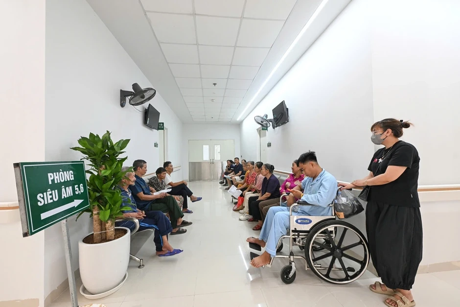 Bệnh viện Bạch Mai cơ sở Ninh Bình đón hơn 1.500 bệnh nhân ngày đầu mở cửa Bệnh viện Bạch Mai cơ sở Ninh Bình đón hơn 1.500 bệnh nhân ngày đầu mở cửa