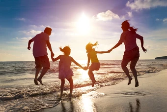 Bệnh viện Bạch Mai đưa lời khuyên với những gia đình đang có ý định đi du lịch