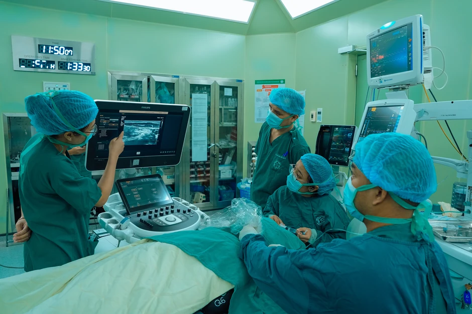 Bệnh viện Bạch Mai phẫu thuật tỉnh 500 ca điều trị hẹp động mạch cảnh Bệnh viện Bạch Mai phẫu thuật tỉnh 500 ca điều trị hẹp động mạch cảnh