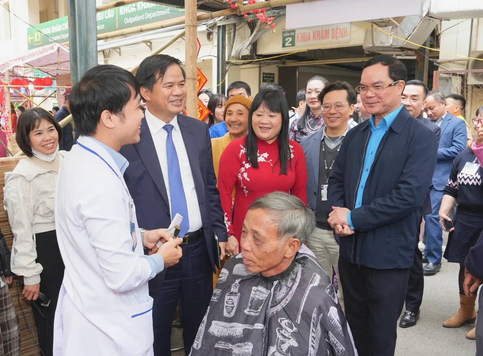 Bệnh viện Bạch Mai sẵn sàng phục vụ hơn nghìn người bệnh dịp Tết Bệnh viện Bạch Mai sẵn sàng phục vụ hơn nghìn người bệnh dịp Tết