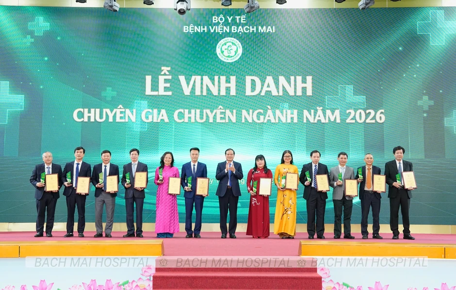 Bệnh viện Bạch Mai vinh danh 329 chuyên gia, người tài năng Bệnh viện Bạch Mai vinh danh 329 chuyên gia, người tài năng