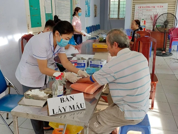 Bệnh viện “bắt tay” y tế phường tăng cường chăm sóc sức khoẻ người dân Bệnh viện “bắt tay” y tế phường tăng cường chăm sóc sức khoẻ người dân