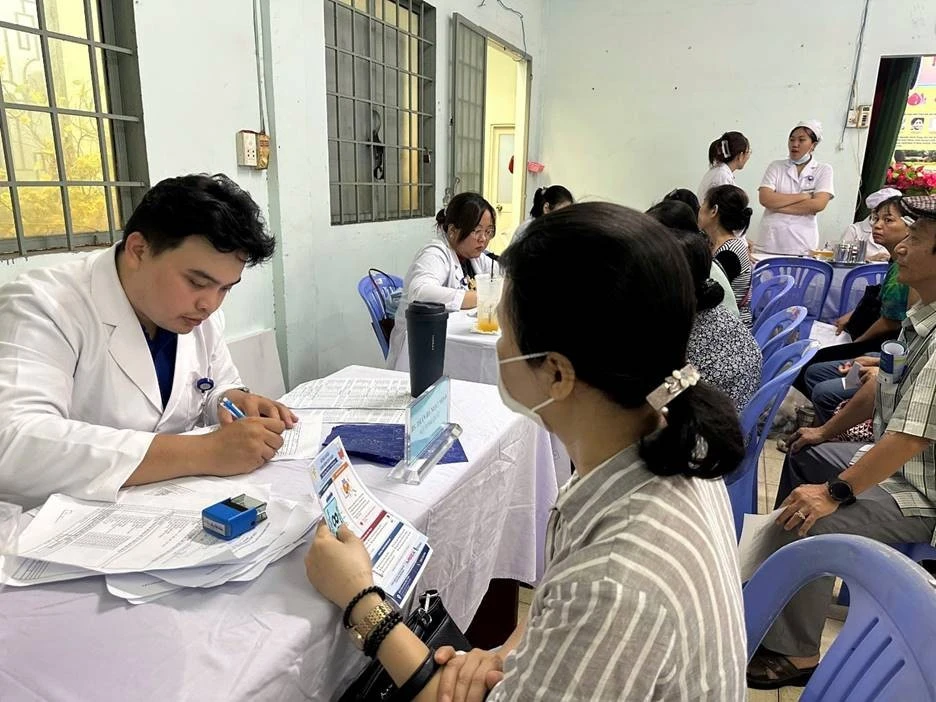 Bệnh viện Đa khoa Bình Thạnh đẩy mạnh tầm soát bệnh lý tuyến giáp tại cộng đồng Bệnh viện Đa khoa Bình Thạnh đẩy mạnh tầm soát bệnh lý tuyến giáp tại cộng đồng