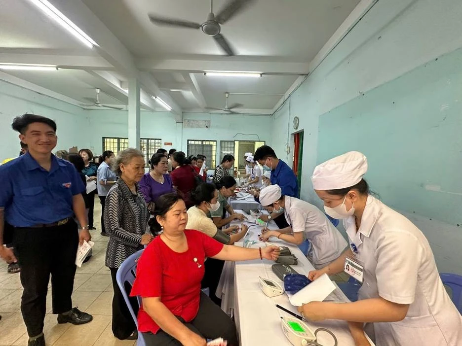 Bệnh viện Đa khoa Bình Thạnh đẩy mạnh tầm soát bệnh lý tuyến giáp tại cộng đồng Bệnh viện Đa khoa Bình Thạnh đẩy mạnh tầm soát bệnh lý tuyến giáp tại cộng đồng