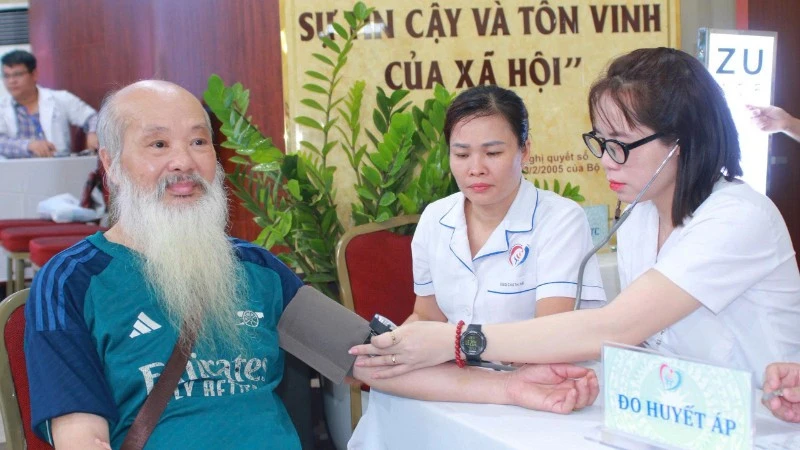 Bệnh viện đa khoa Đống Đa triển khai khám sức khoẻ cho người dân 4 phường trên địa bàn Hà Nội Bệnh viện đa khoa Đống Đa triển khai khám sức khoẻ cho người dân 4 phường trên địa bàn Hà Nội
