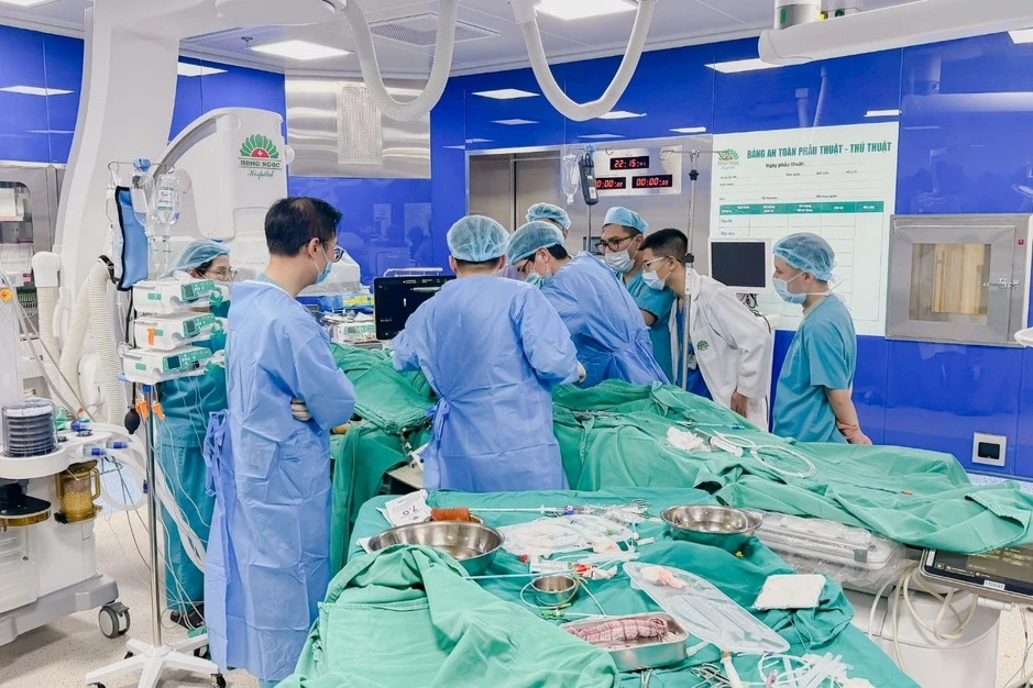 Bệnh viện Đa khoa Hồng Ngọc cứu sống bệnh nhân ngừng tuần hoàn nhờ kỹ thuật tim phổi nhân tạo Bệnh viện Đa khoa Hồng Ngọc cứu sống bệnh nhân ngừng tuần hoàn nhờ kỹ thuật tim phổi nhân tạo