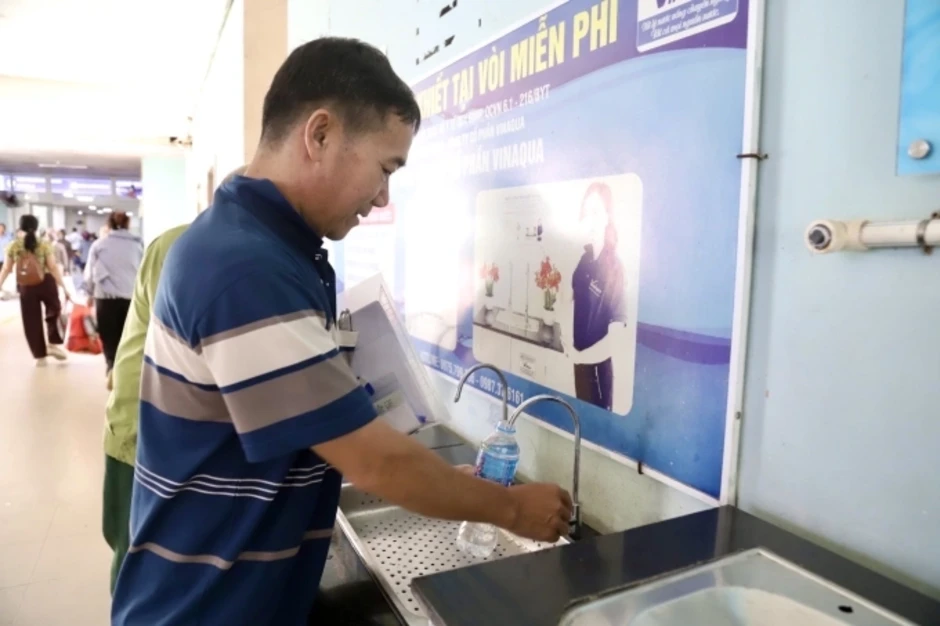 Bệnh viện đón người bệnh từ 5h, tăng bàn khám ứng phó nắng nóng Bệnh viện đón người bệnh từ 5h, tăng bàn khám ứng phó nắng nóng