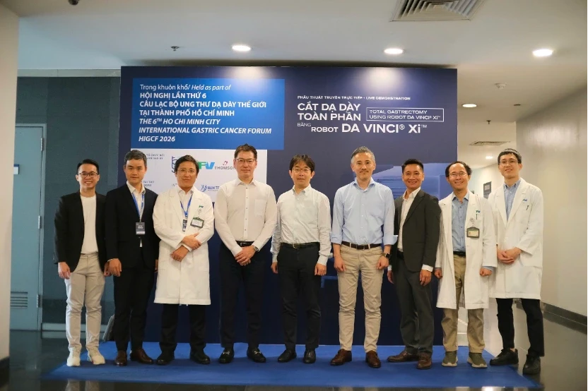 Bệnh viện FV phát trực tiếp phẫu thuật cắt dạ dày bằng robot da Vinci Xi Bệnh viện FV phát trực tiếp phẫu thuật cắt dạ dày bằng robot da Vinci Xi