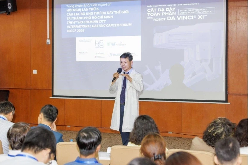 Bệnh viện FV phát trực tiếp phẫu thuật cắt dạ dày bằng robot da Vinci Xi Bệnh viện FV phát trực tiếp phẫu thuật cắt dạ dày bằng robot da Vinci Xi