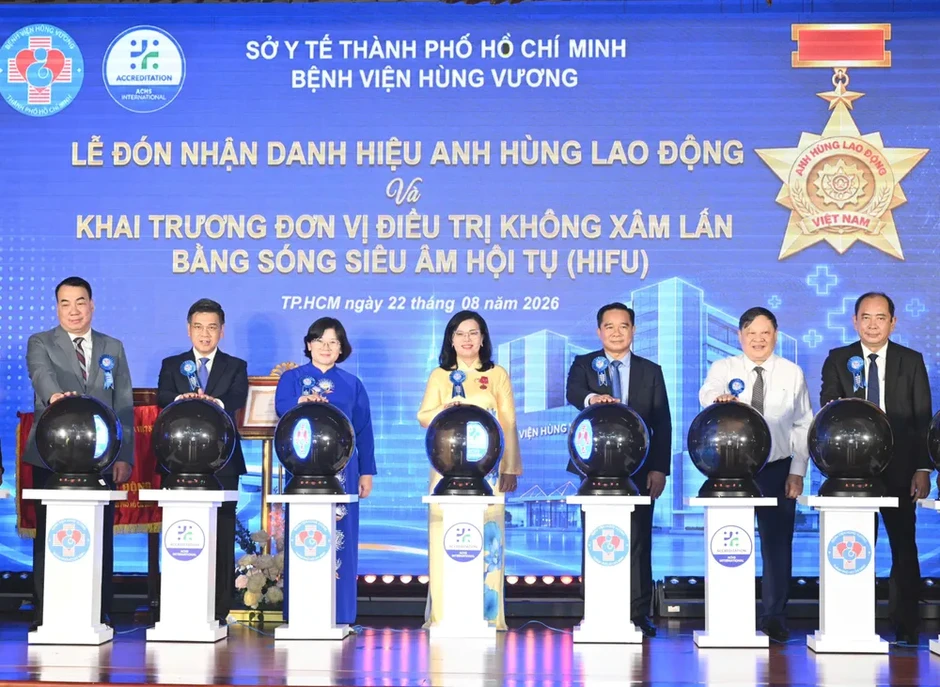 Bệnh viện Hùng Vương đón nhận danh hiệu Anh hùng Lao động Bệnh viện Hùng Vương đón nhận danh hiệu Anh hùng Lao động